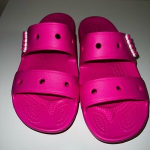 Electric Pink CROC sandal M6W8